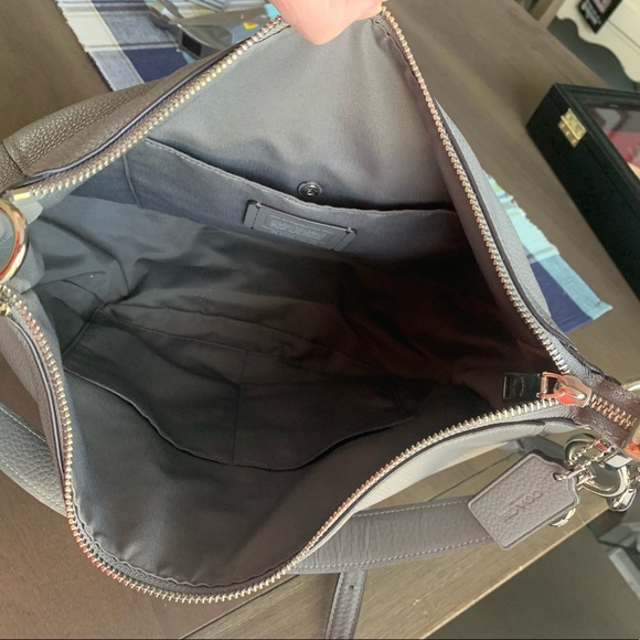 Coach leather hobo shoulder crossbody bag Gray EUC barely used - Picture 6 of 6